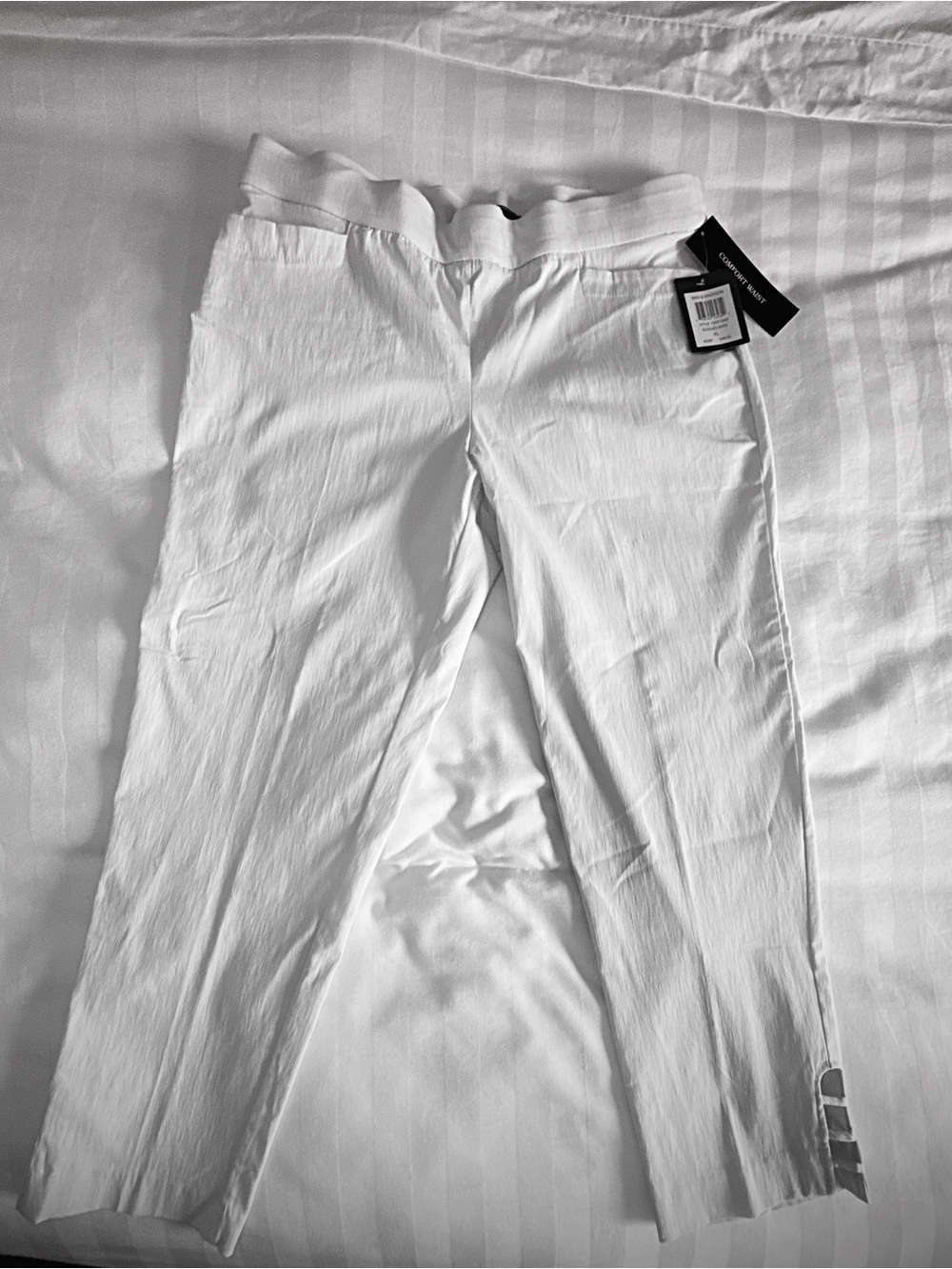 NWT 89th & Madison White Pull-On Pants with Tag Detail